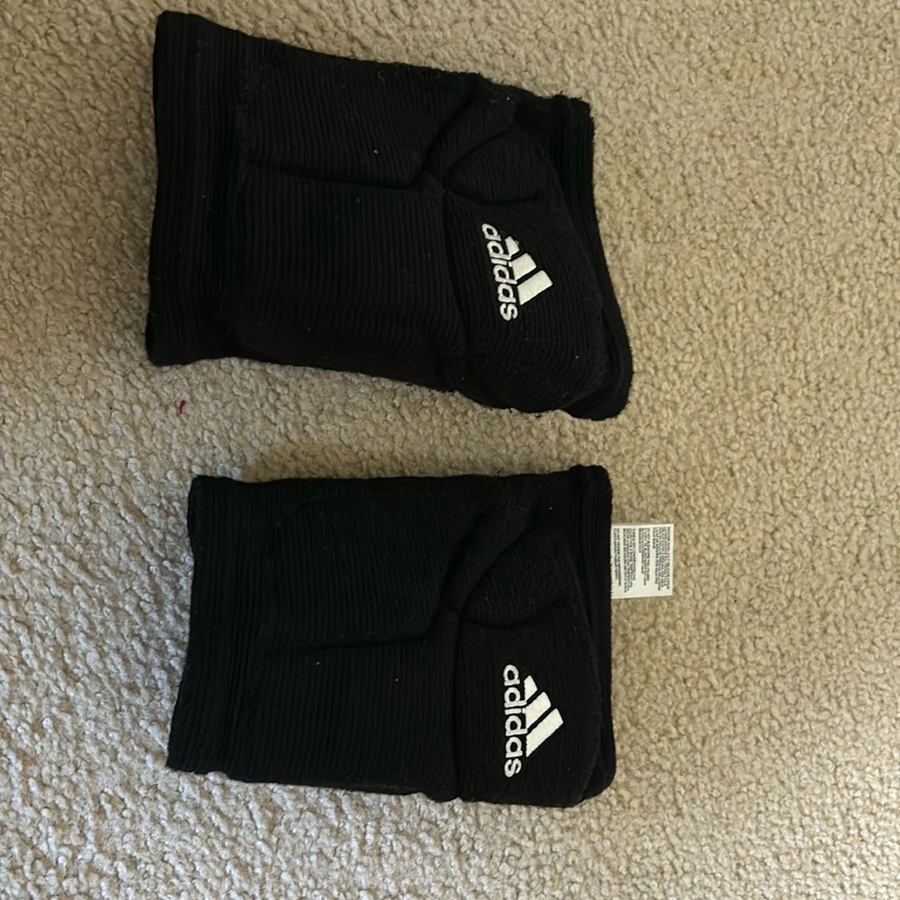 Adidas volleyball pads sz. M